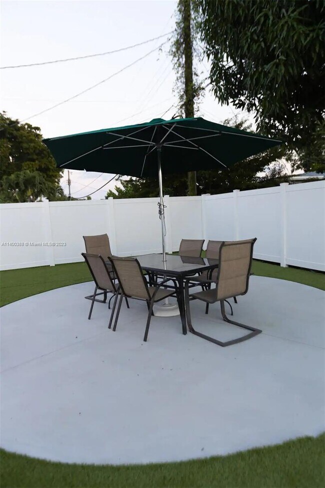 Foto del edificio - 3240 SW 17th St