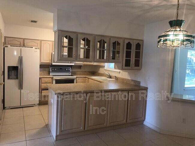 Building Photo - 6638 Lake Charlene Dr