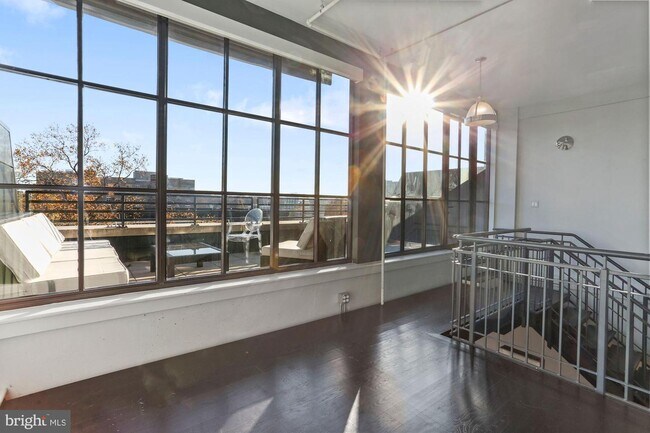 Building Photo - 1600 Clarendon Blvd