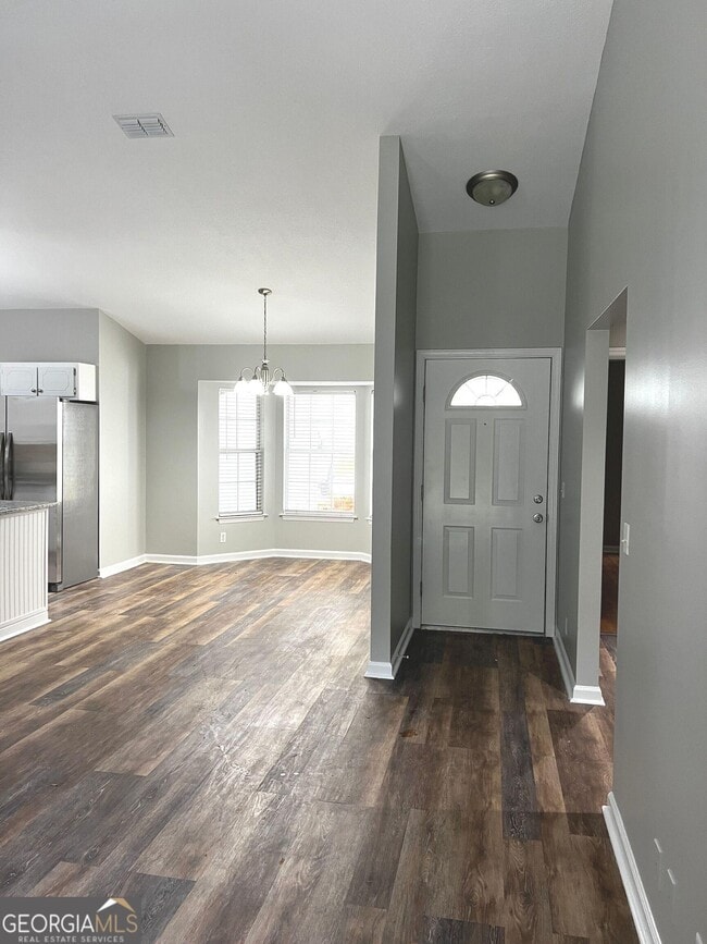 Foto del edificio - 141 Lakeside Dr