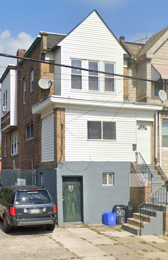 Building Photo - 2515 S 66th St