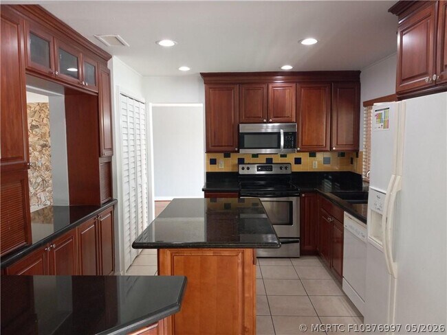 Building Photo - 5151 SW 101st Ave