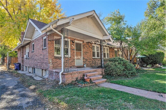 Building Photo - Spacious 2 bedroom home in the heart of Ci...