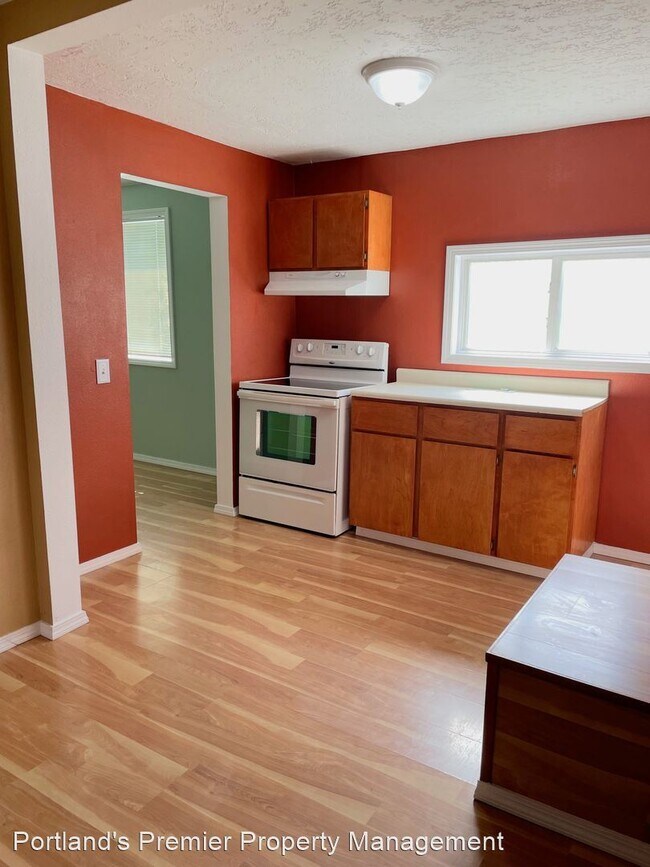 Foto del edificio - 4 br, 1 bath House - 9312 E Burnside Street