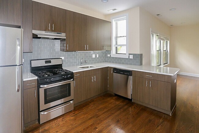 Foto del edificio - 3707 N Wilton Ave