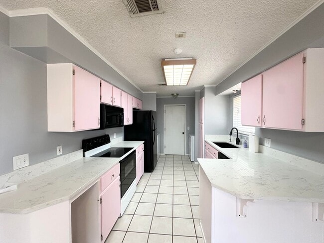 Building Photo - 5104 Belaire Dr
