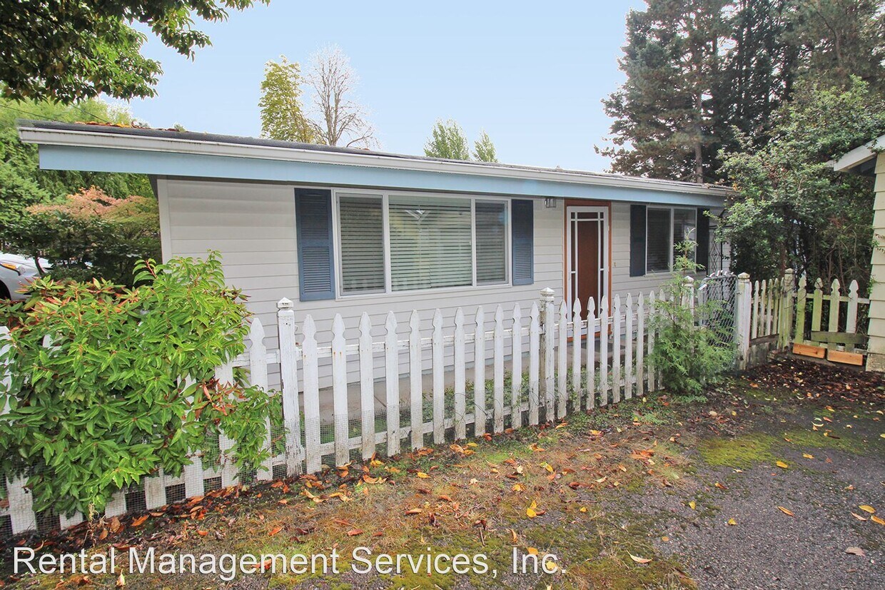 2 br, 1 bath House 11330 SW Tigard St House Rental in Tigard, OR