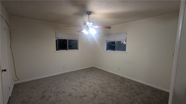 Building Photo - 1351 N Stephens Ave
