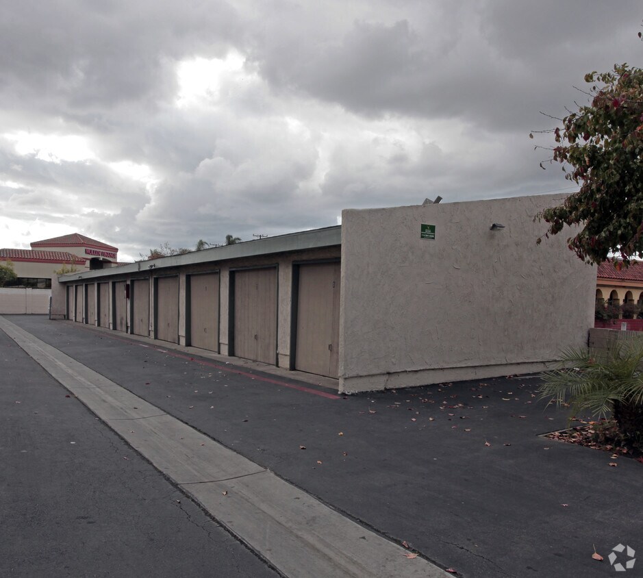 Building Photo - 7042 Fenway Dr