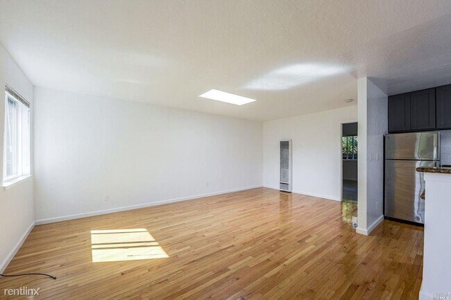 Foto del edificio - 1 br, 1 bath House - 1385 1/2 Sir Francis ...