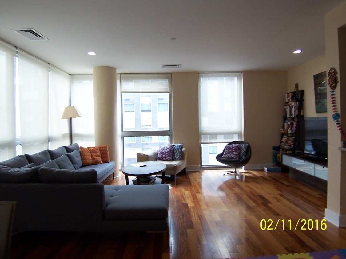 Primary Photo - 201 Marin Blvd