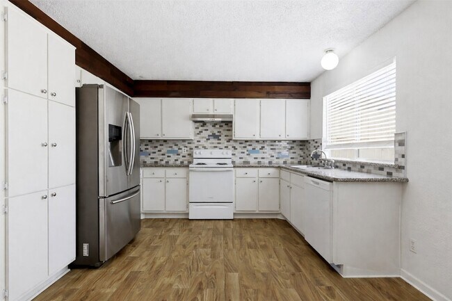 Foto del edificio - 7131 Westbranch Dr