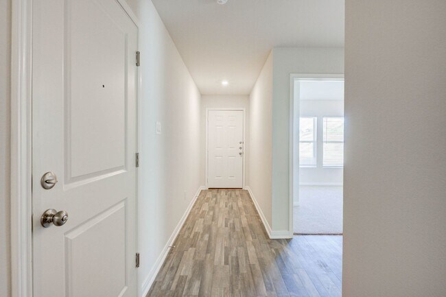 Foto del edificio - 4 bedroom home in Conroe!