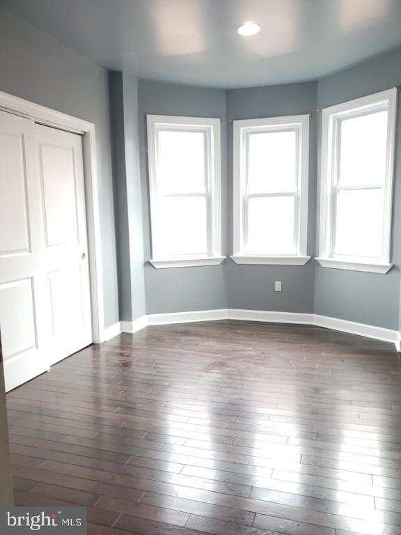 Foto del edificio - 5329 Woodland Ave