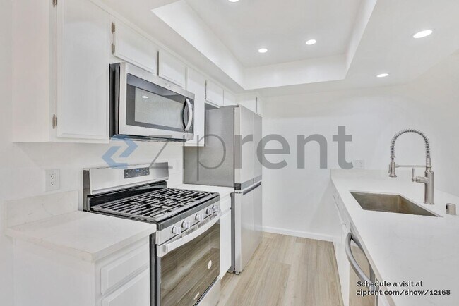 Foto del edificio - 2700 Cahuenga Blvd E