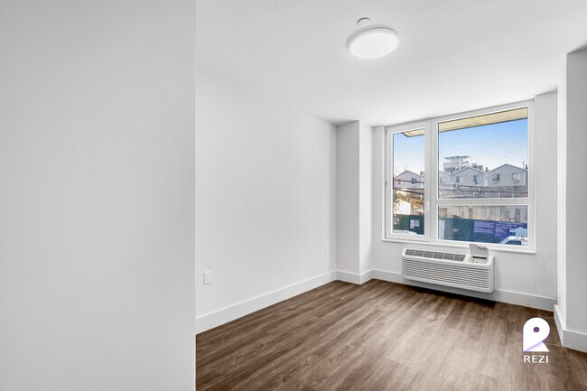 Building Photo - 2069 Honeywell Ave