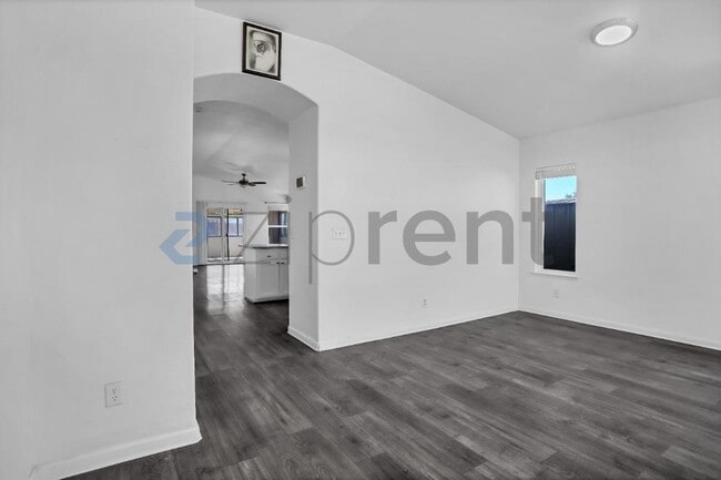 Building Photo - Unit