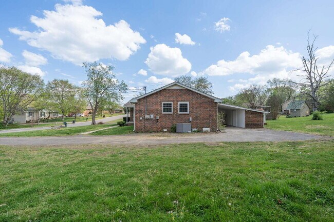 Building Photo - For Rent – Newly Renovated Duplex in Hendersonville, TN