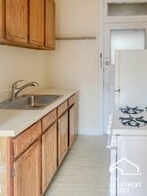 Building Photo - 516 W Cornelia Ave