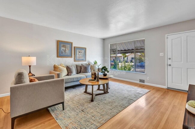 Foto del edificio - 380 Pepper Dr