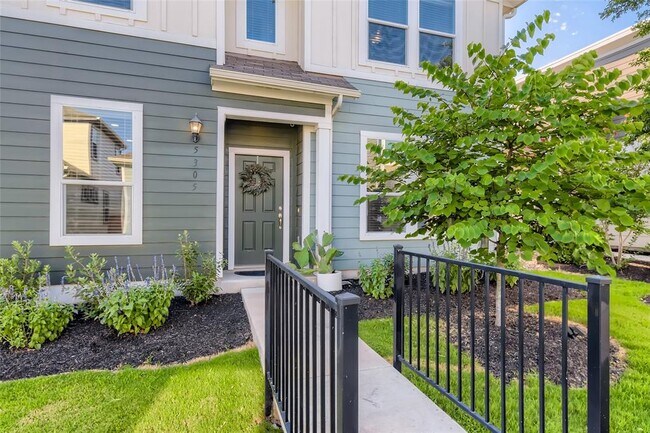 Foto del edificio - 5305 Golden Canary Ln