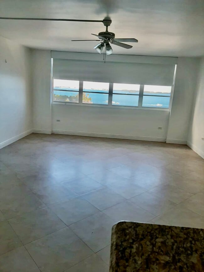 Building Photo - 999 Brickell Bay Dr