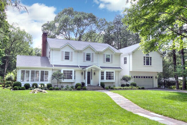 Foto del edificio - 55 Blueberry Hill Rd