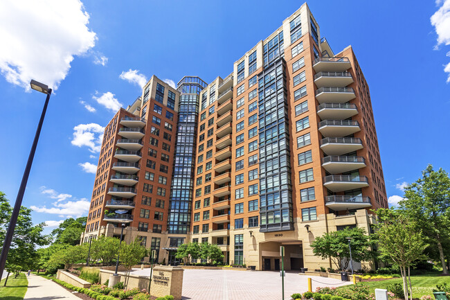 Building Photo - 1830 Fountain Dr
