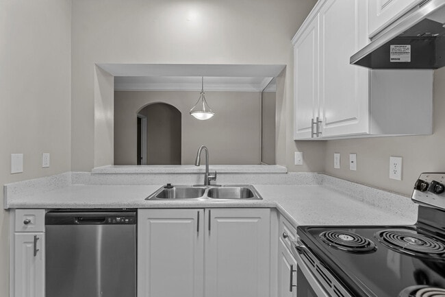 Building Photo - Creekside Corners