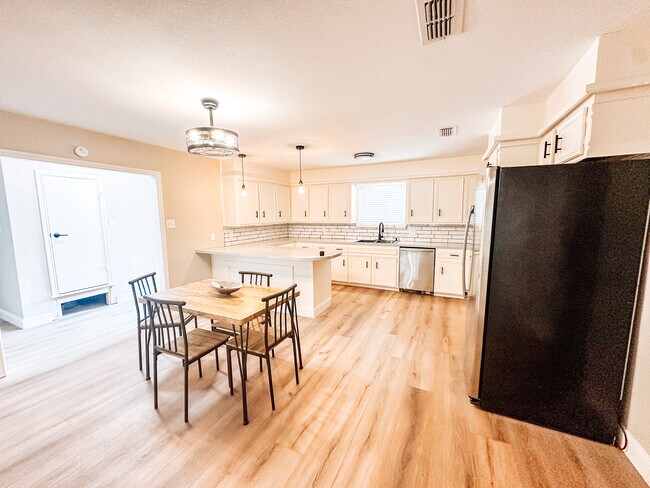 Foto del edificio - 5712 73rd St