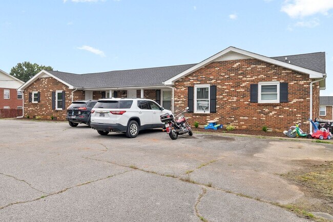 Foto del edificio - 147 Darlene Dr