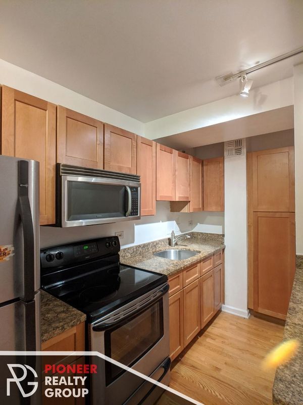 Foto del edificio - 4180 N Marine Dr