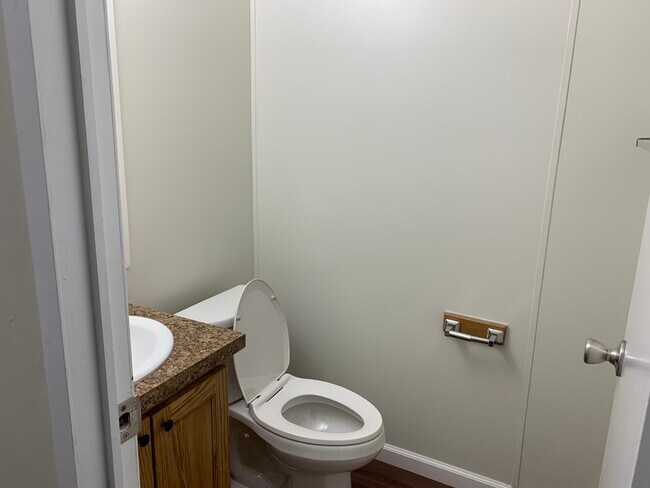 Building Photo - 410 Daly Dr