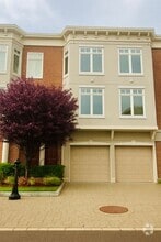 61 River St
