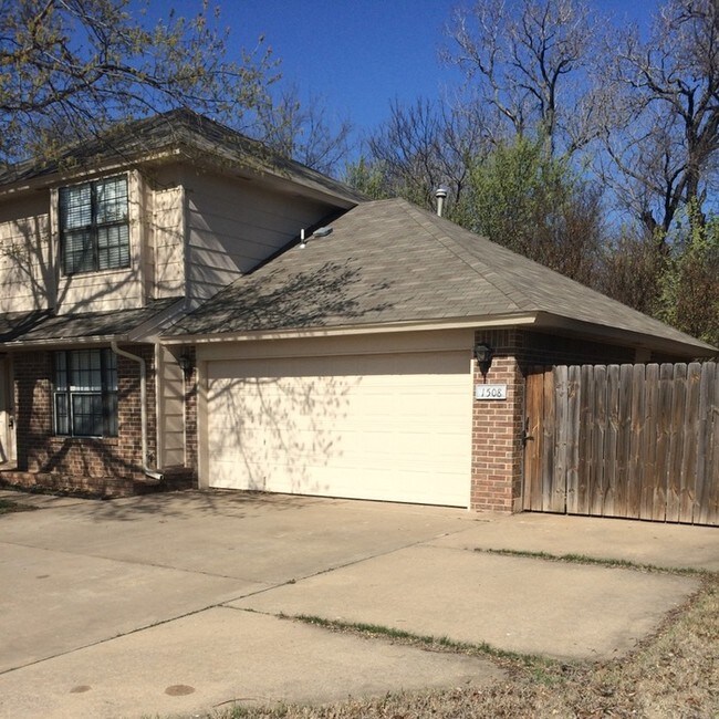 Building Photo - Beautiful Home