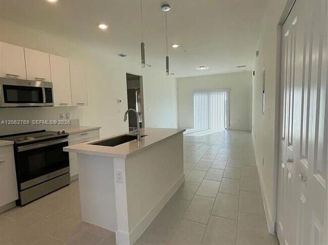 Foto del edificio - 8167 NW 41st St