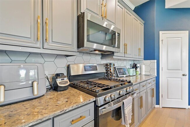 Foto del edificio - 13125 Sapphire Lake Ln