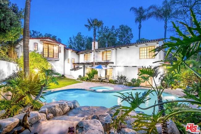 Building Photo - 1125 San Ysidro Dr