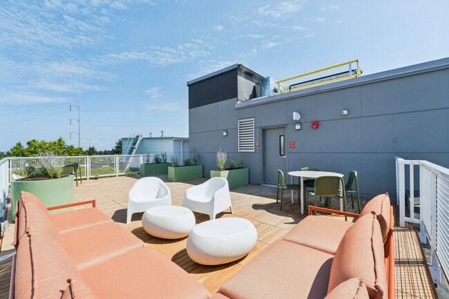 Rooftop Deck - Keystone Apartments