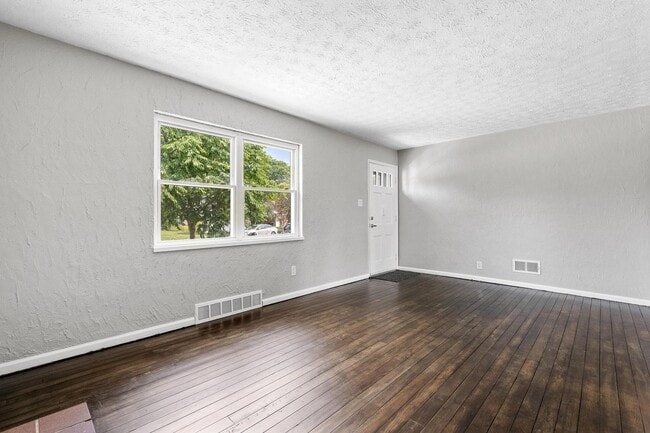Building Photo - 110 S Bromfield Rd