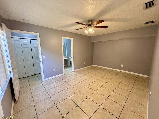 Foto del edificio - Studio Apartment – 1 Bed / 1 Bath – Davenp...