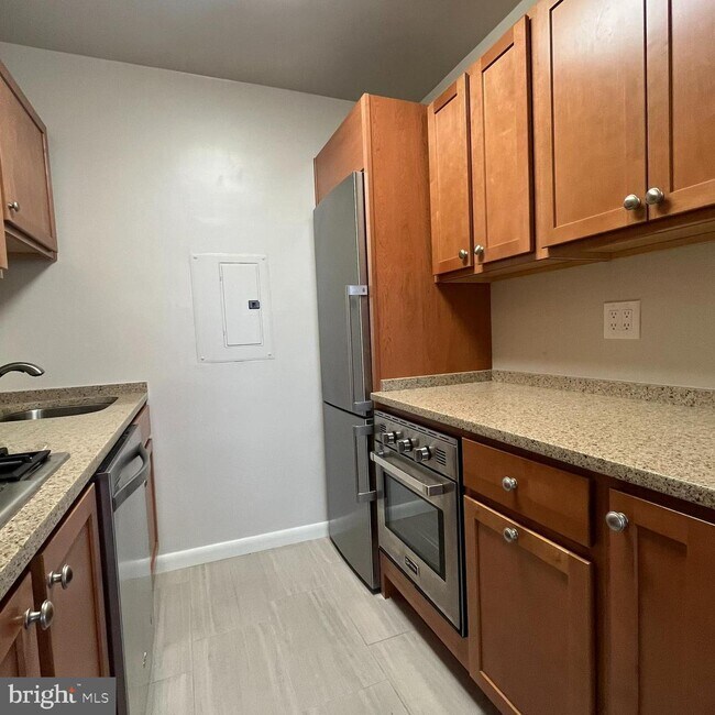 Foto del edificio - 10401 Grosvenor Pl