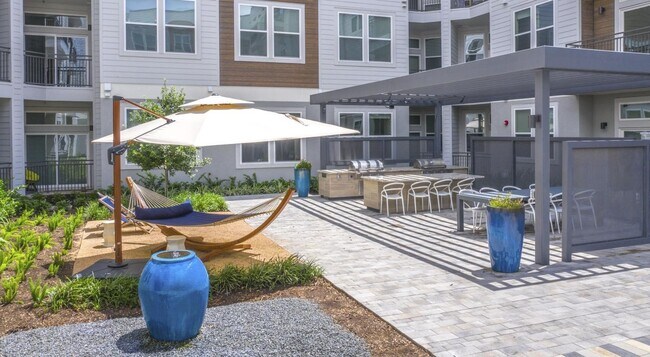 Foto del edificio - 9330 Main St