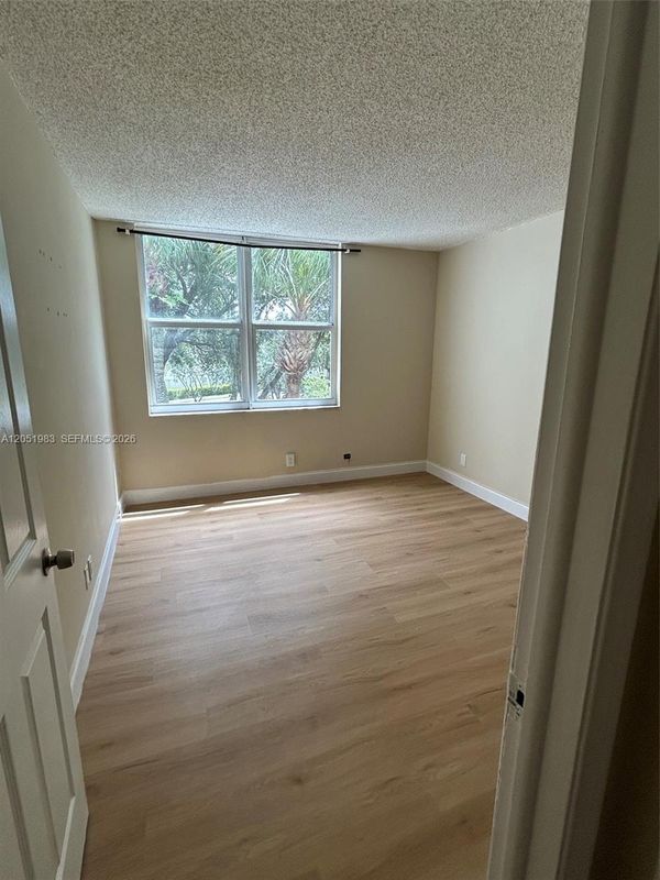 Building Photo - 9461 Evergreen Pl