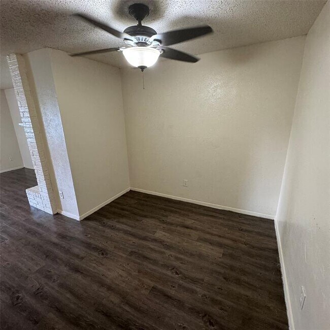 Foto del edificio - 6901 Wentworth Dr