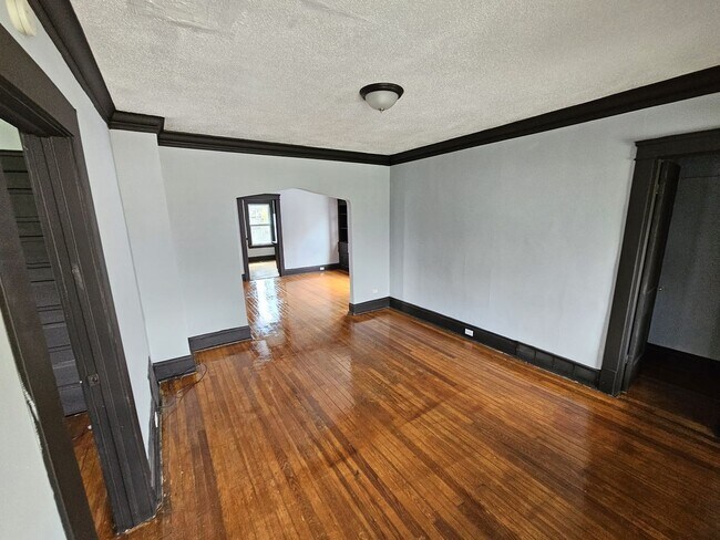 Building Photo - 11806 Parkview Ave