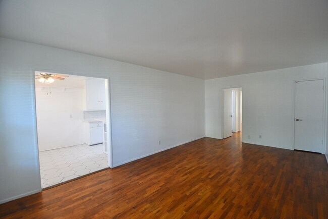 Foto del edificio - 5220 Radford Ave