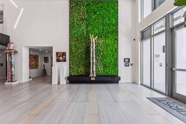 Building Photo - 111 SE 1st Ave