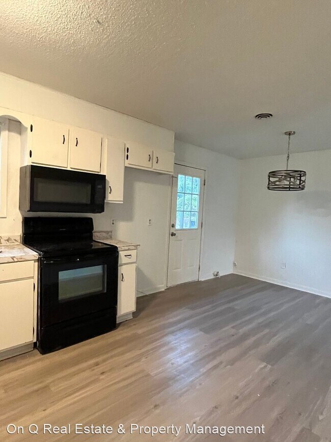Building Photo - 3 br, 1 bath House - 213 Delta