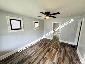 Building Photo - 6507 Leschen Ave